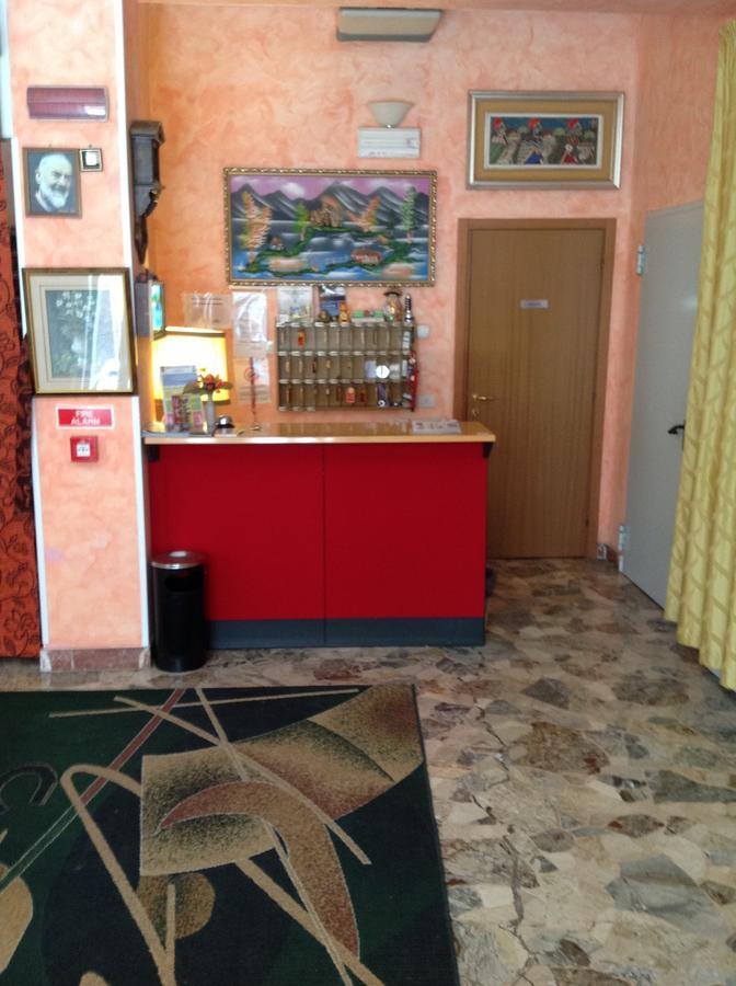 Hotel Rex Кианчано Терме Екстериор снимка